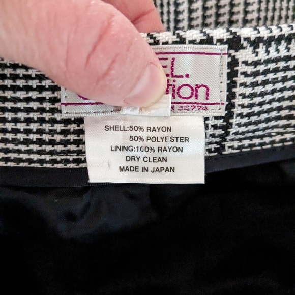 Vintage Houndstooth Skirt | The F.L. Collection | Black and White | Size 2 - Picture 3 of 7